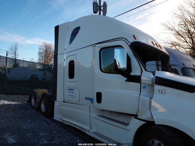 Freightliner New Cascadia 126