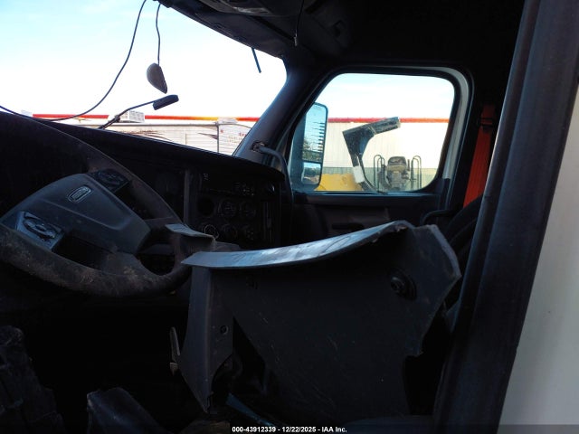 Freightliner New Cascadia 126