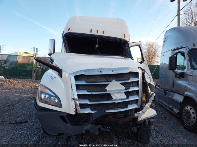 Freightliner New Cascadia 126