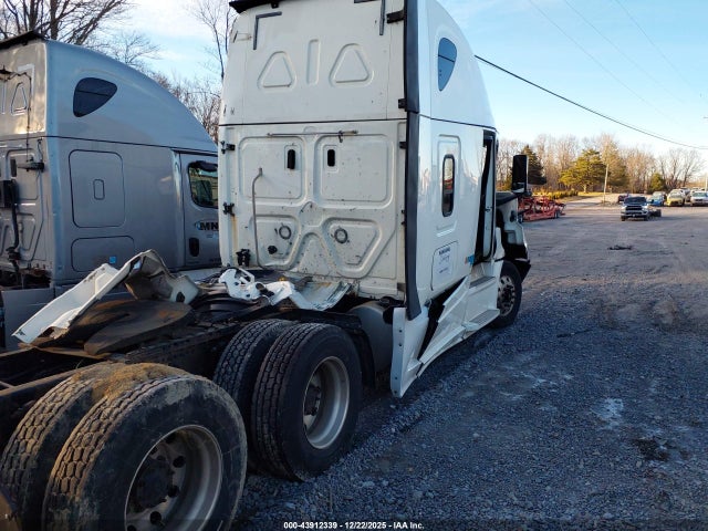 Freightliner New Cascadia 126