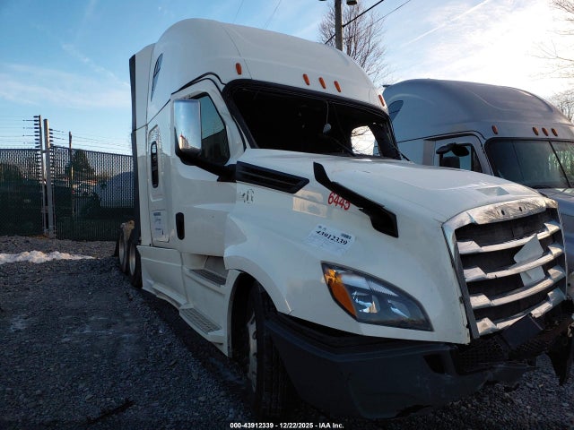 Salvage Freightliner New Cascadia 126 Image