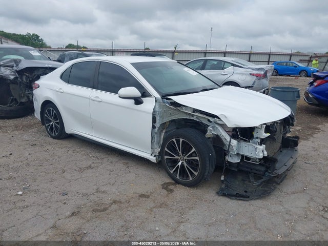 Salvage Toyota Camry Image