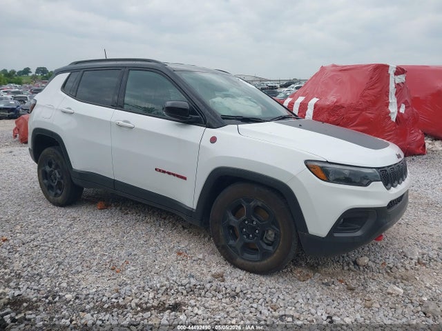 Salvage Jeep Compass Image