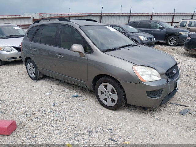 Salvage Kia Rondo Image