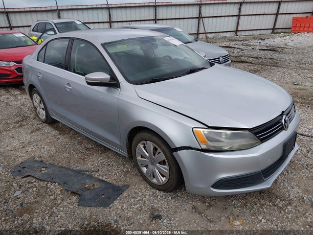 Salvage Volkswagen Jetta Image