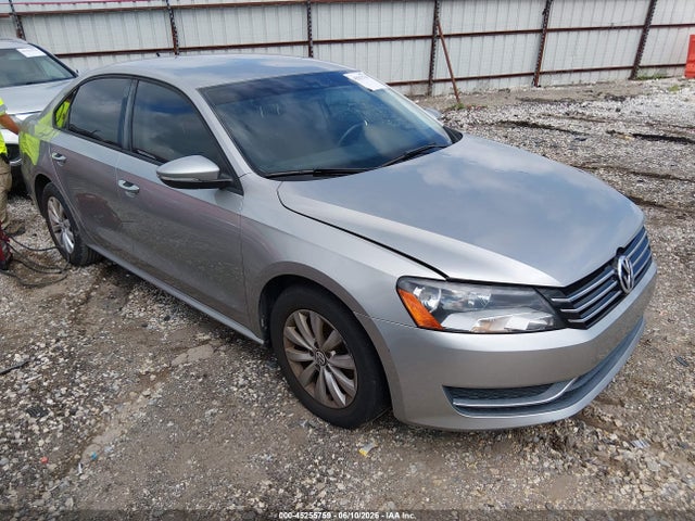 Salvage Volkswagen Passat Image