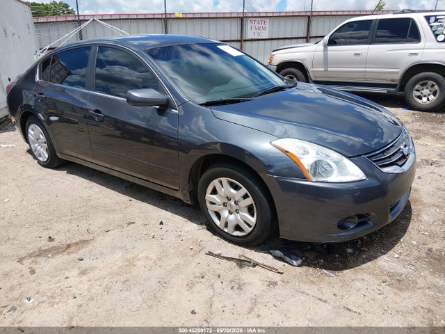 Salvage Nissan Altima Image