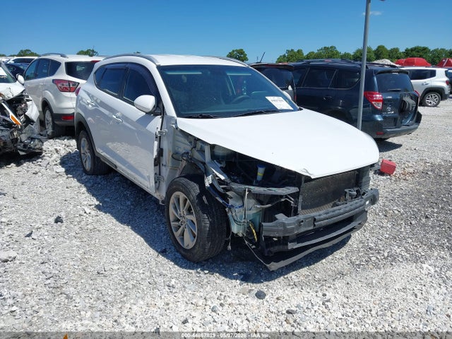 Salvage Hyundai TUCSON Image