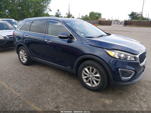 Salvage Kia Sorento Image