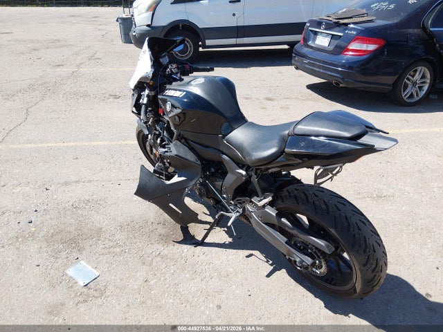 Yamaha Yzfr7