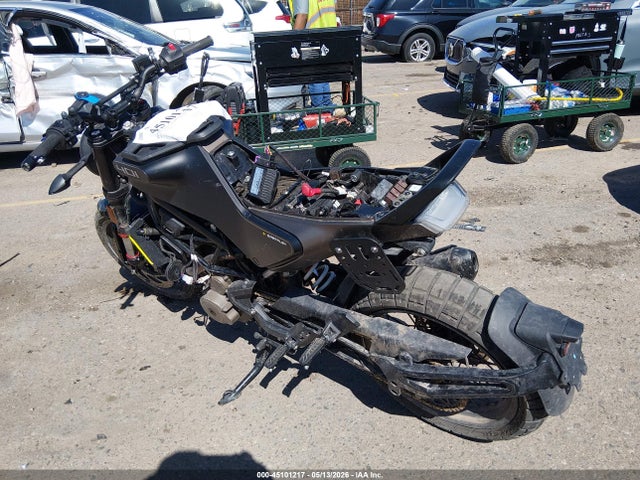 Husqvarna Vitpilen 401 Svartpilen 401
