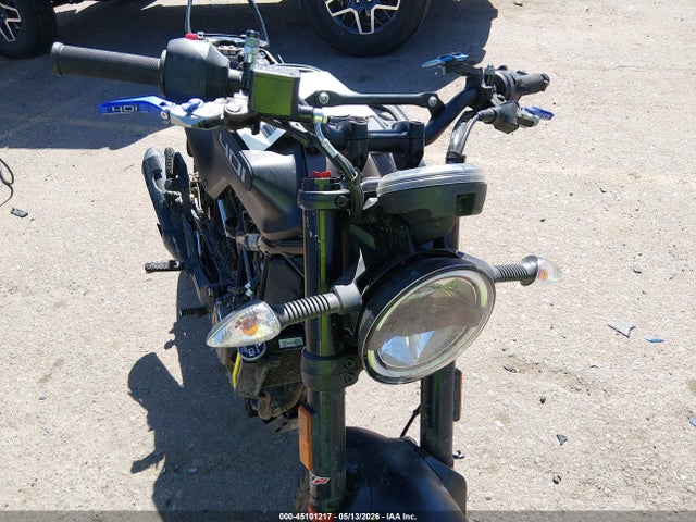Husqvarna Vitpilen 401 Svartpilen 401