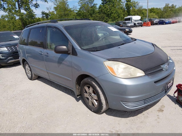 Salvage Toyota Sienna Image