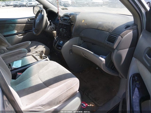 Toyota Sienna Le