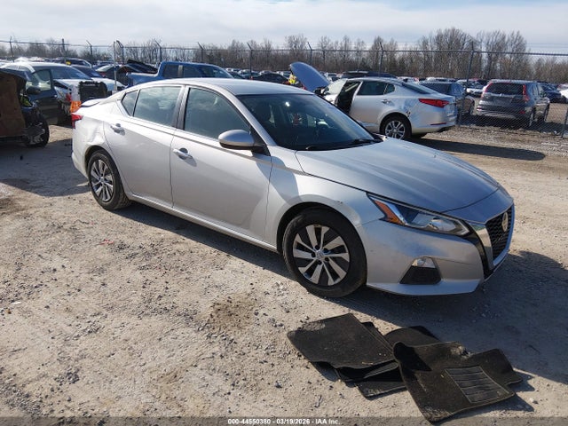 Salvage Nissan Altima Image