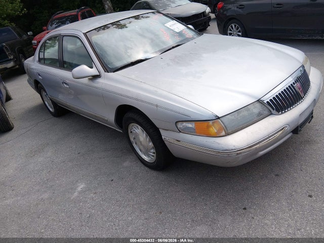 Salvage Lincoln Continental Image