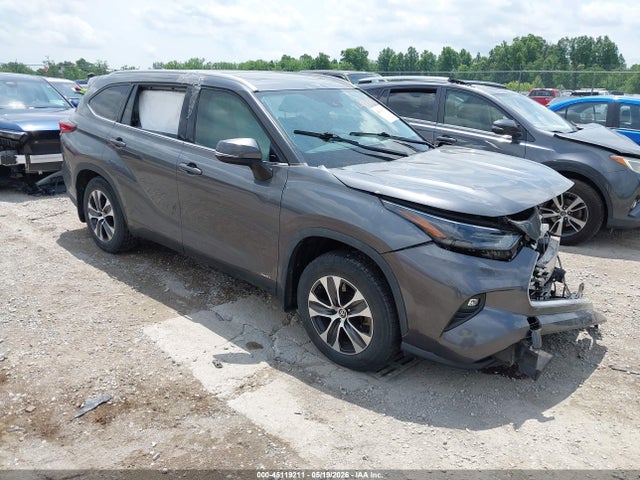Salvage Toyota Highlander Image