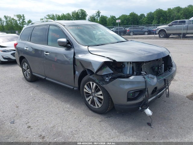 Salvage Nissan Pathfinder Image