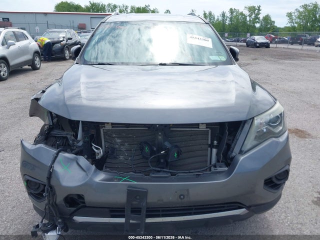 Nissan Pathfinder S
