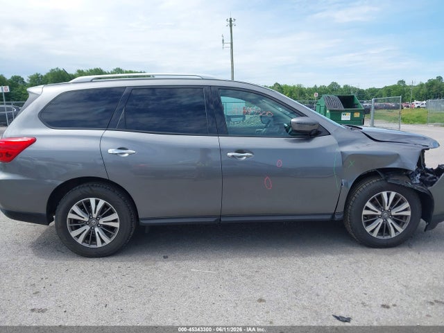 Nissan Pathfinder S