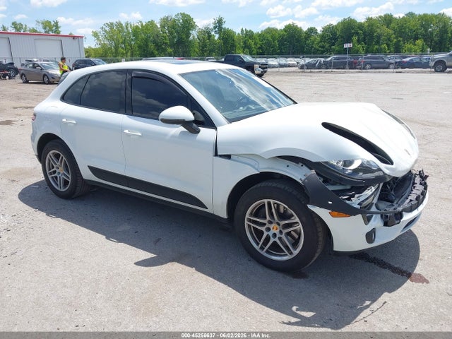 Salvage Porsche Macan Image
