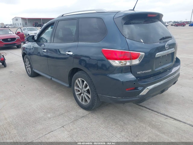 Nissan Pathfinder Sv