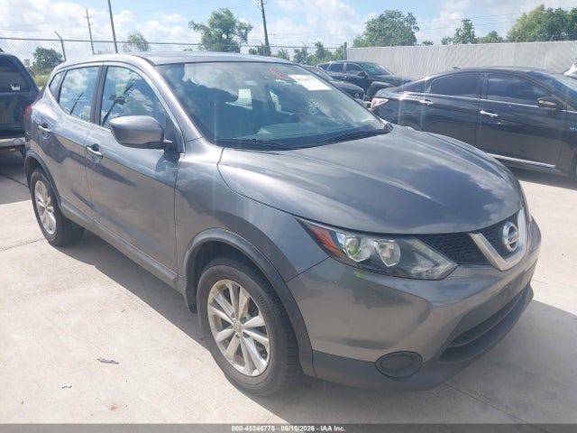 Salvage Nissan Rogue Image