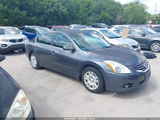 Salvage Nissan Altima Image