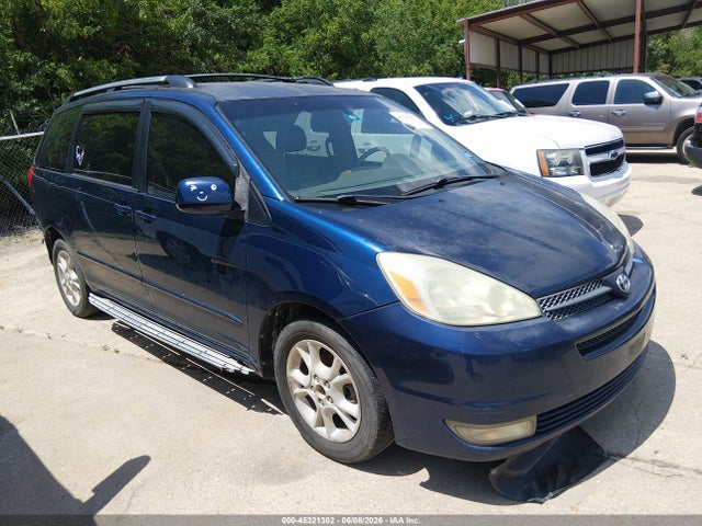 Salvage Toyota Sienna Image
