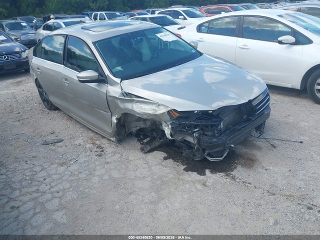 Salvage Volkswagen Jetta Image