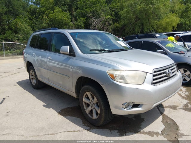 Salvage Toyota Highlander Image