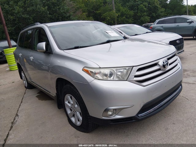 Salvage Toyota Highlander Image