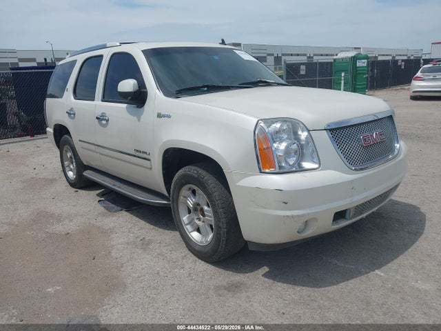 Salvage GMC Yukon Image