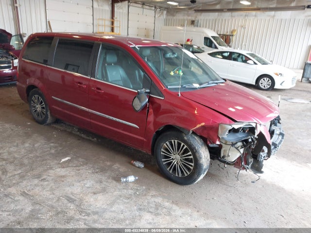 Salvage Chrysler Town & Country Image