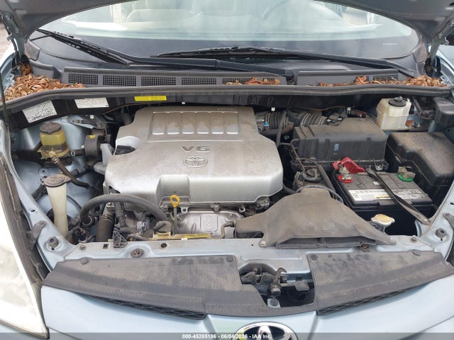 Toyota Sienna Le