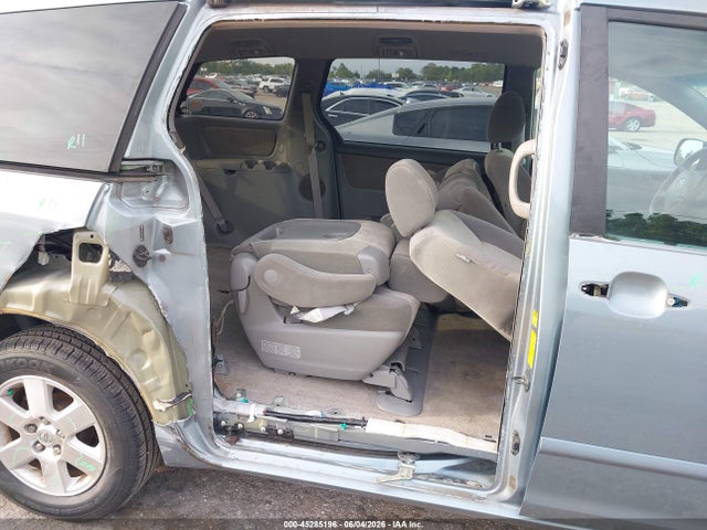 Toyota Sienna Le