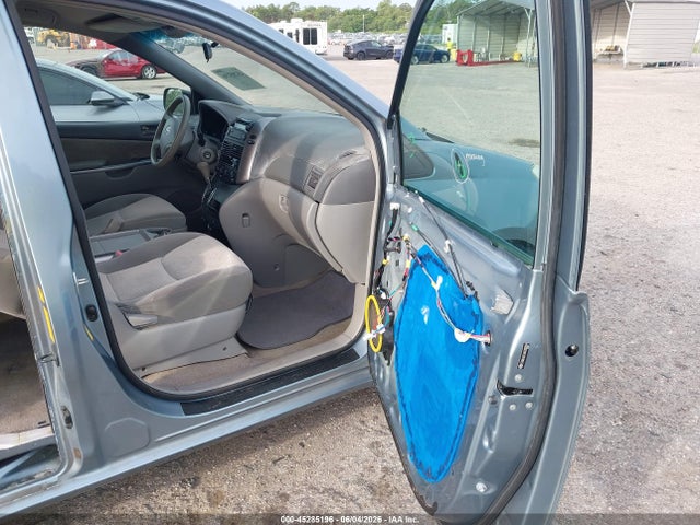 Toyota Sienna Le