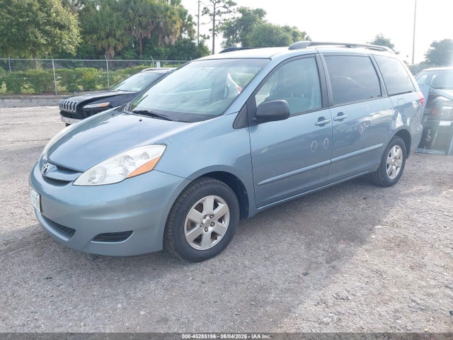Toyota Sienna Le