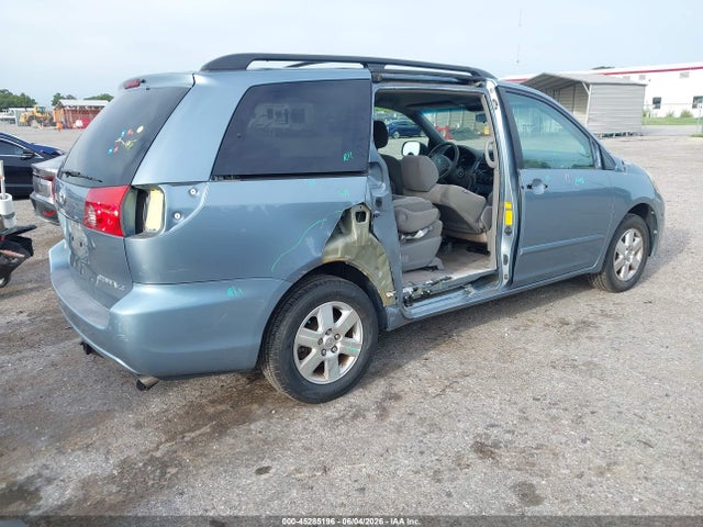 Toyota Sienna Le