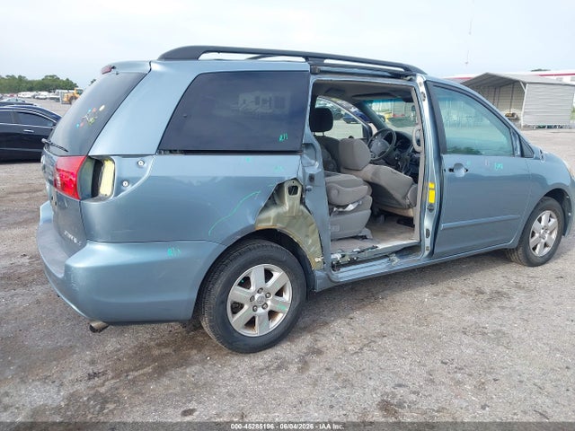 Toyota Sienna Le