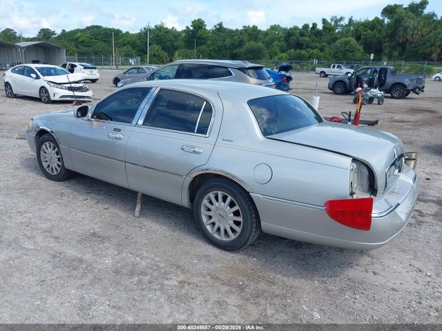 Lincoln Towncar Signature