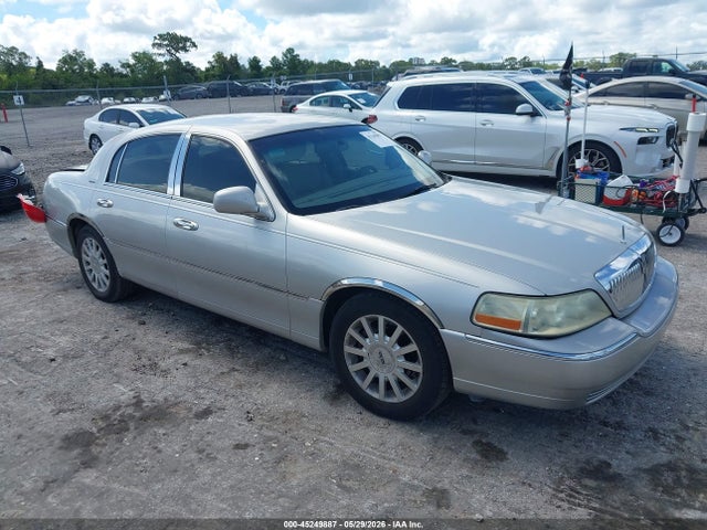 Salvage Lincoln Towncar Image