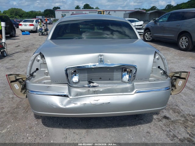 Lincoln Towncar Signature