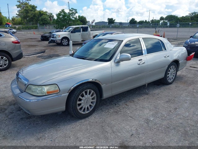Lincoln Towncar Signature