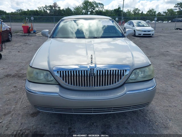 Lincoln Towncar Signature