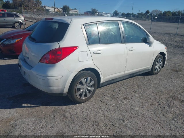 Nissan Versa 1.8 S
