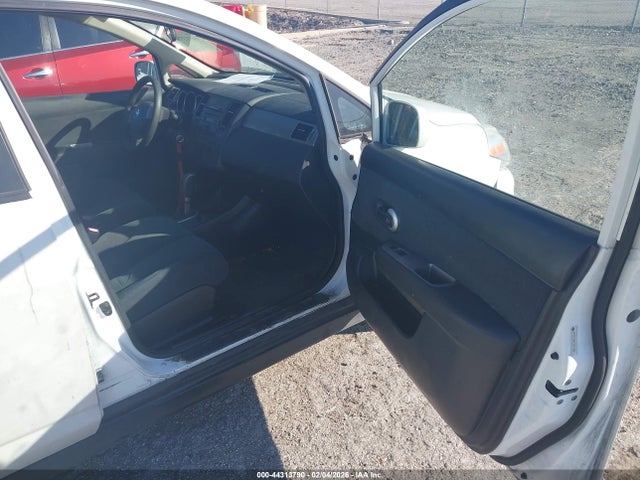 Nissan Versa 1.8 S
