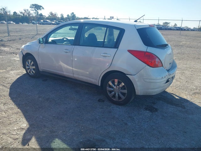 Nissan Versa 1.8 S