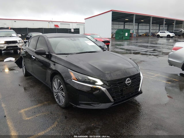 Salvage Nissan Altima Image