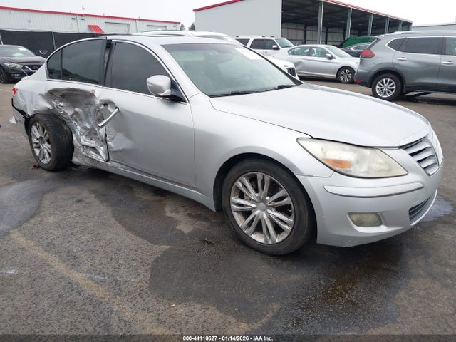 Salvage Hyundai Genesis Image